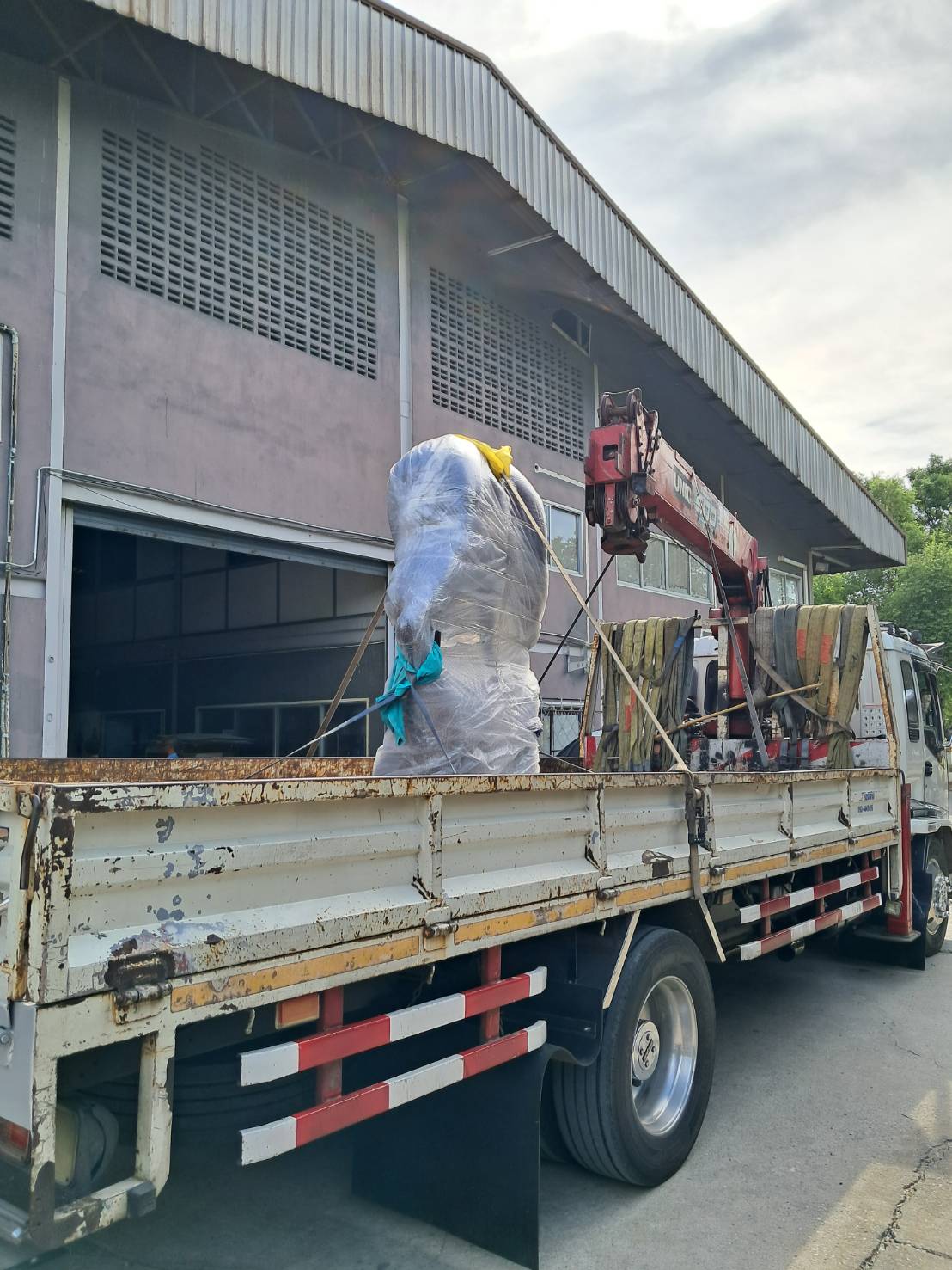 22 - https://รถเฮี๊ยบอยุธยาอ่างทอง.com | บริการรถเฮี๊ยบรับจ้างอยุธยา อ่างทอง และพื้นที่ใกล้เคียง ให้เช่ารถบรรทุกติดเครน 6 ล้อ สำหรับยกและขนย้ายสิ่งของหนักอย่างมืออาชีพ ปลอดภัย ตรงต่อเวลา ในราคาที่เป็นกันเอง