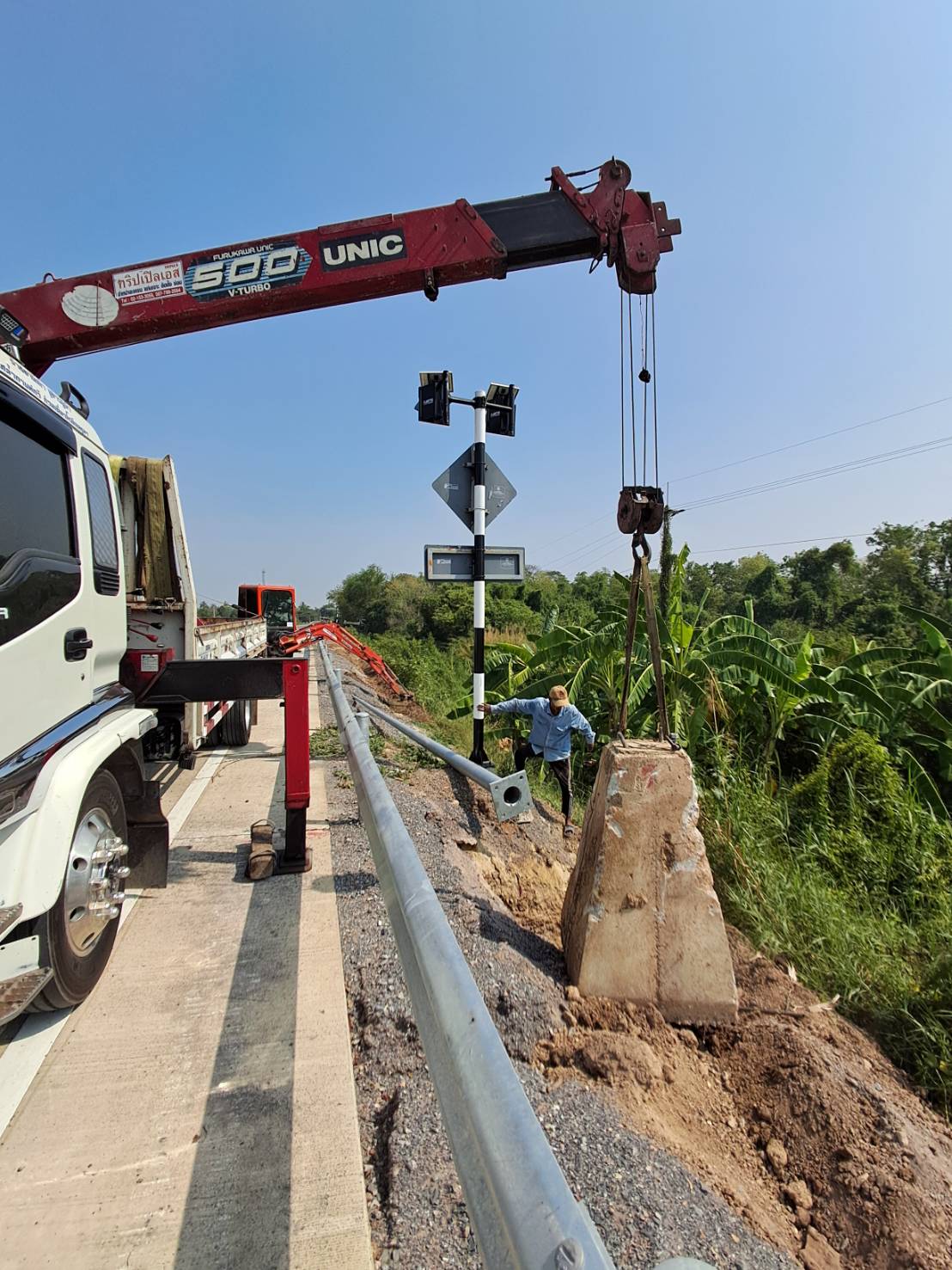 25 - https://รถเฮี๊ยบอยุธยาอ่างทอง.com | บริการรถเฮี๊ยบรับจ้างอยุธยา อ่างทอง และพื้นที่ใกล้เคียง ให้เช่ารถบรรทุกติดเครน 6 ล้อ สำหรับยกและขนย้ายสิ่งของหนักอย่างมืออาชีพ ปลอดภัย ตรงต่อเวลา ในราคาที่เป็นกันเอง