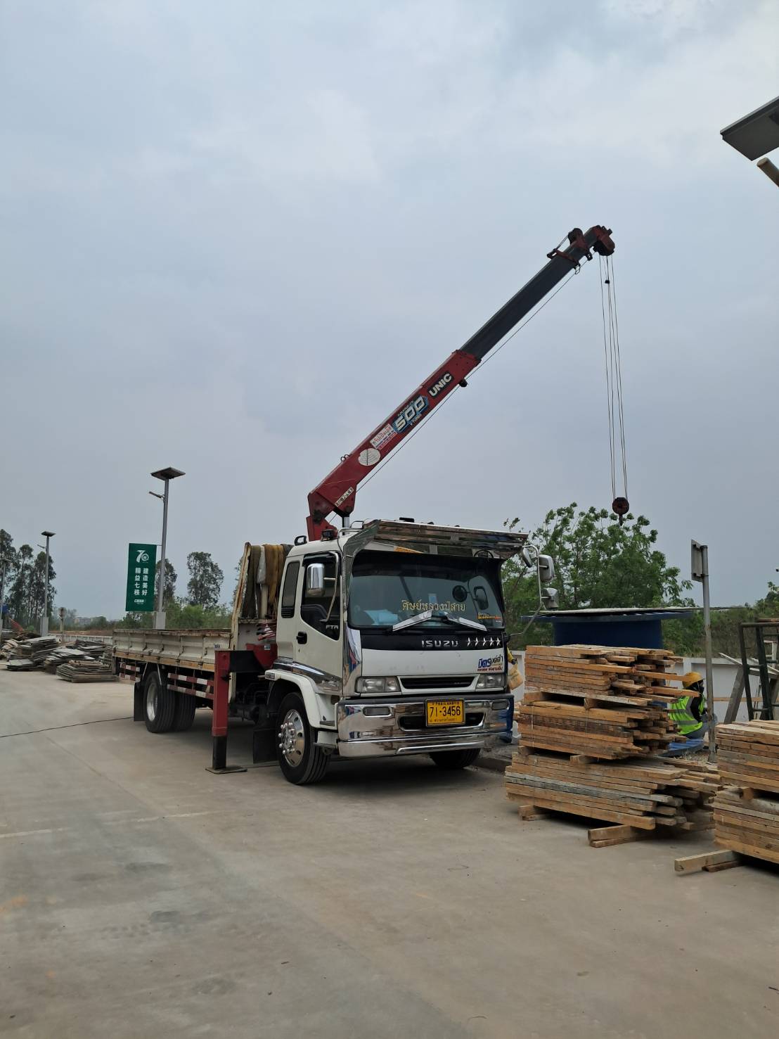 27 - https://รถเฮี๊ยบอยุธยาอ่างทอง.com | บริการรถเฮี๊ยบรับจ้างอยุธยา อ่างทอง และพื้นที่ใกล้เคียง ให้เช่ารถบรรทุกติดเครน 6 ล้อ สำหรับยกและขนย้ายสิ่งของหนักอย่างมืออาชีพ ปลอดภัย ตรงต่อเวลา ในราคาที่เป็นกันเอง