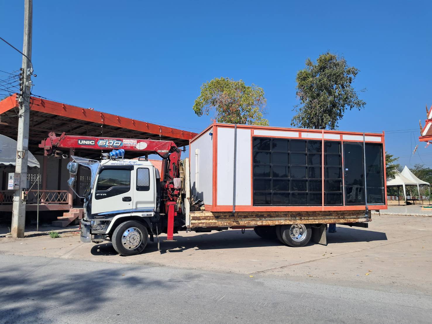 31 - https://รถเฮี๊ยบอยุธยาอ่างทอง.com | บริการรถเฮี๊ยบรับจ้างอยุธยา อ่างทอง และพื้นที่ใกล้เคียง ให้เช่ารถบรรทุกติดเครน 6 ล้อ สำหรับยกและขนย้ายสิ่งของหนักอย่างมืออาชีพ ปลอดภัย ตรงต่อเวลา ในราคาที่เป็นกันเอง