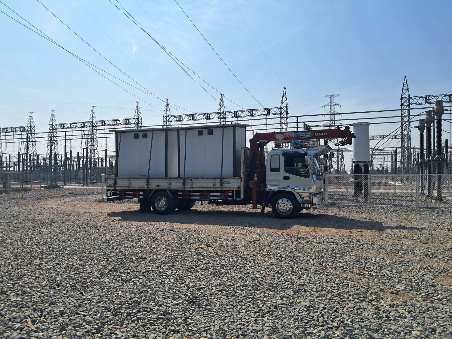 32 - https://รถเฮี๊ยบอยุธยาอ่างทอง.com | บริการรถเฮี๊ยบรับจ้างอยุธยา อ่างทอง และพื้นที่ใกล้เคียง ให้เช่ารถบรรทุกติดเครน 6 ล้อ สำหรับยกและขนย้ายสิ่งของหนักอย่างมืออาชีพ ปลอดภัย ตรงต่อเวลา ในราคาที่เป็นกันเอง