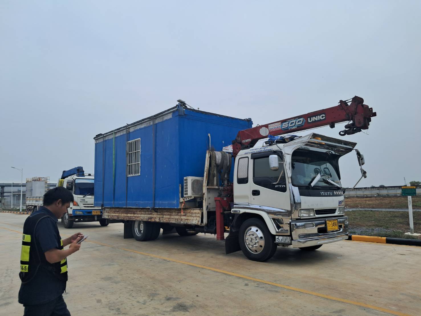 33 - https://รถเฮี๊ยบอยุธยาอ่างทอง.com | บริการรถเฮี๊ยบรับจ้างอยุธยา อ่างทอง และพื้นที่ใกล้เคียง ให้เช่ารถบรรทุกติดเครน 6 ล้อ สำหรับยกและขนย้ายสิ่งของหนักอย่างมืออาชีพ ปลอดภัย ตรงต่อเวลา ในราคาที่เป็นกันเอง