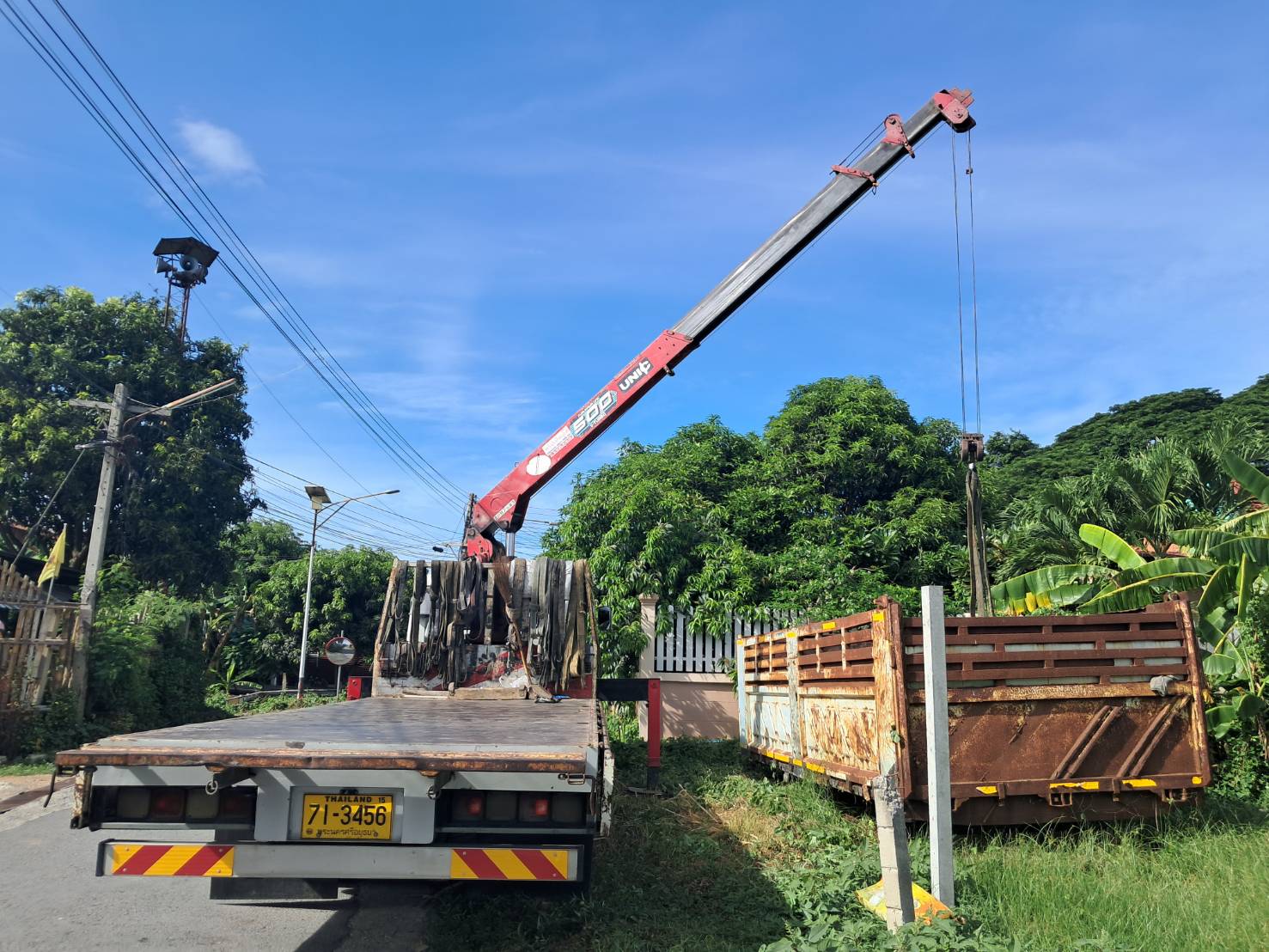 41 - https://รถเฮี๊ยบอยุธยาอ่างทอง.com | บริการรถเฮี๊ยบรับจ้างอยุธยา อ่างทอง และพื้นที่ใกล้เคียง ให้เช่ารถบรรทุกติดเครน 6 ล้อ สำหรับยกและขนย้ายสิ่งของหนักอย่างมืออาชีพ ปลอดภัย ตรงต่อเวลา ในราคาที่เป็นกันเอง