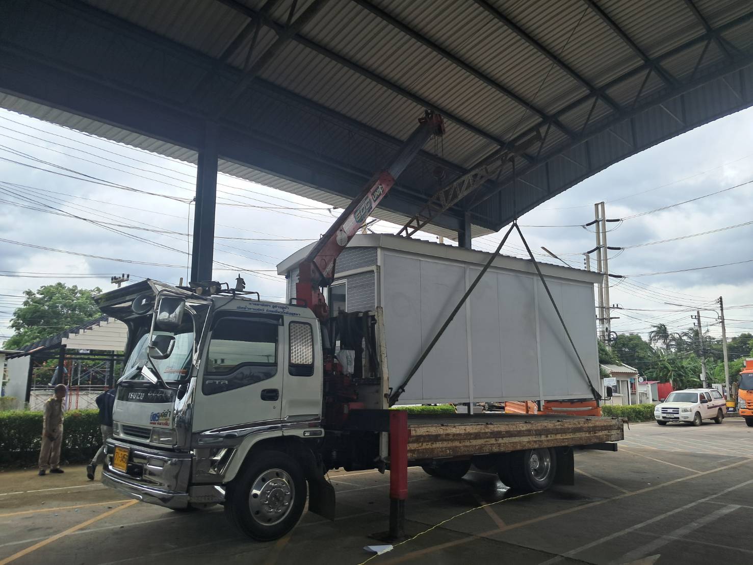 42 - https://รถเฮี๊ยบอยุธยาอ่างทอง.com | บริการรถเฮี๊ยบรับจ้างอยุธยา อ่างทอง และพื้นที่ใกล้เคียง ให้เช่ารถบรรทุกติดเครน 6 ล้อ สำหรับยกและขนย้ายสิ่งของหนักอย่างมืออาชีพ ปลอดภัย ตรงต่อเวลา ในราคาที่เป็นกันเอง