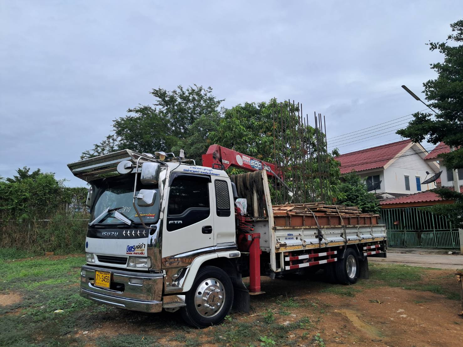 45 - https://รถเฮี๊ยบอยุธยาอ่างทอง.com | บริการรถเฮี๊ยบรับจ้างอยุธยา อ่างทอง และพื้นที่ใกล้เคียง ให้เช่ารถบรรทุกติดเครน 6 ล้อ สำหรับยกและขนย้ายสิ่งของหนักอย่างมืออาชีพ ปลอดภัย ตรงต่อเวลา ในราคาที่เป็นกันเอง