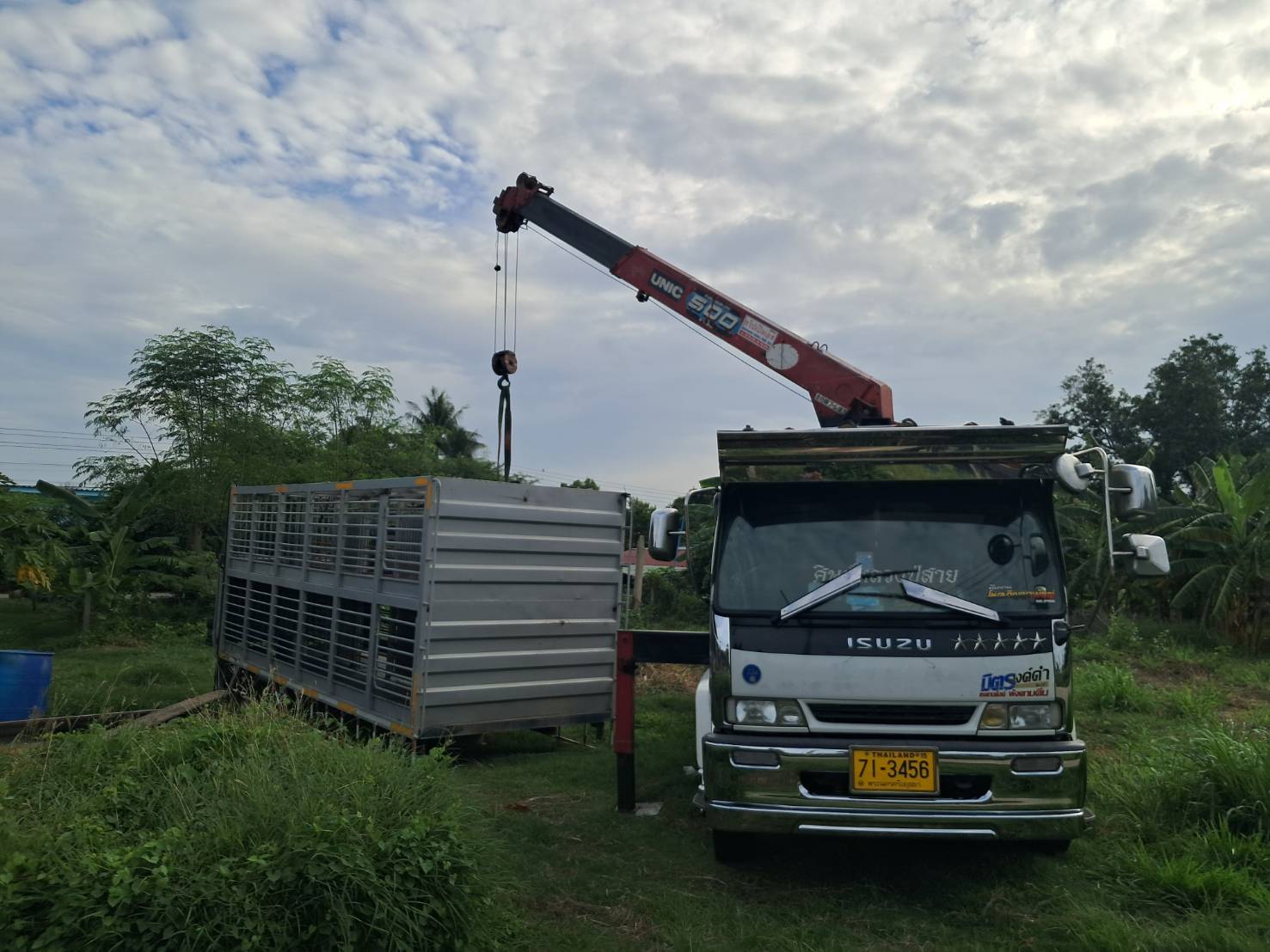 49 - https://รถเฮี๊ยบอยุธยาอ่างทอง.com | บริการรถเฮี๊ยบรับจ้างอยุธยา อ่างทอง และพื้นที่ใกล้เคียง ให้เช่ารถบรรทุกติดเครน 6 ล้อ สำหรับยกและขนย้ายสิ่งของหนักอย่างมืออาชีพ ปลอดภัย ตรงต่อเวลา ในราคาที่เป็นกันเอง