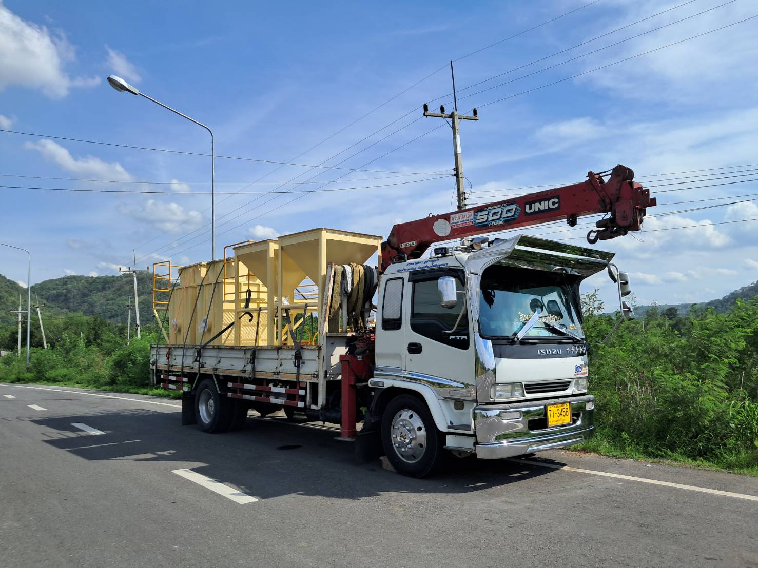 52 - https://รถเฮี๊ยบอยุธยาอ่างทอง.com | บริการรถเฮี๊ยบรับจ้างอยุธยา อ่างทอง และพื้นที่ใกล้เคียง ให้เช่ารถบรรทุกติดเครน 6 ล้อ สำหรับยกและขนย้ายสิ่งของหนักอย่างมืออาชีพ ปลอดภัย ตรงต่อเวลา ในราคาที่เป็นกันเอง