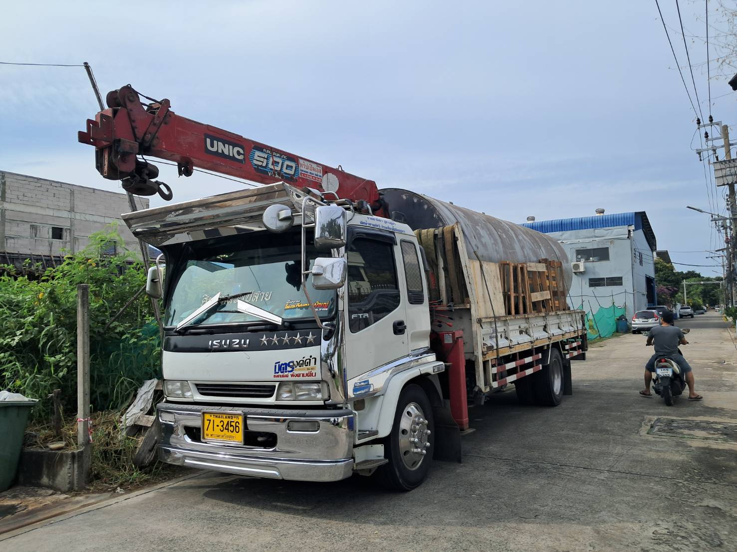 55 - https://รถเฮี๊ยบอยุธยาอ่างทอง.com | บริการรถเฮี๊ยบรับจ้างอยุธยา อ่างทอง และพื้นที่ใกล้เคียง ให้เช่ารถบรรทุกติดเครน 6 ล้อ สำหรับยกและขนย้ายสิ่งของหนักอย่างมืออาชีพ ปลอดภัย ตรงต่อเวลา ในราคาที่เป็นกันเอง