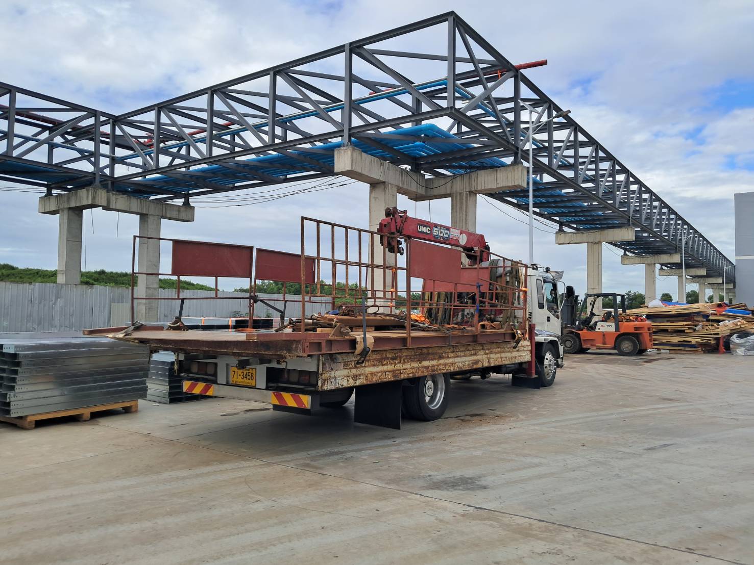 58 - https://รถเฮี๊ยบอยุธยาอ่างทอง.com | บริการรถเฮี๊ยบรับจ้างอยุธยา อ่างทอง และพื้นที่ใกล้เคียง ให้เช่ารถบรรทุกติดเครน 6 ล้อ สำหรับยกและขนย้ายสิ่งของหนักอย่างมืออาชีพ ปลอดภัย ตรงต่อเวลา ในราคาที่เป็นกันเอง